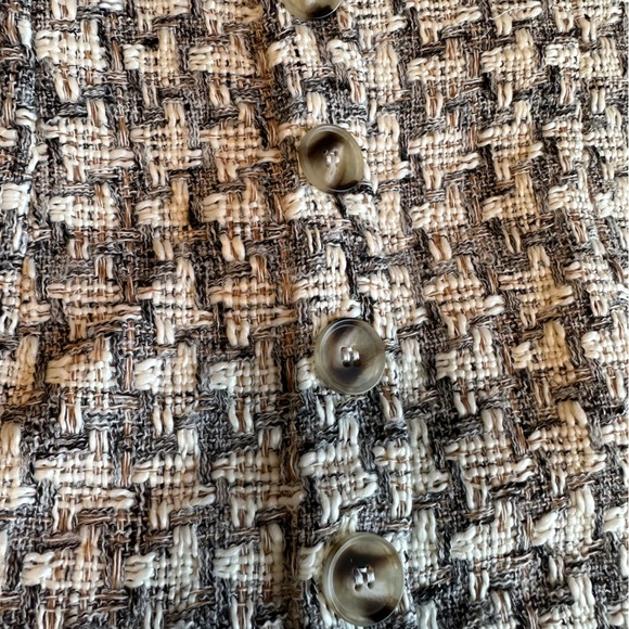 Pink Lilly: Caitlin Covington Collect - The Mimi Button Front Tweed Skirt Grey - Picture 3 of 4